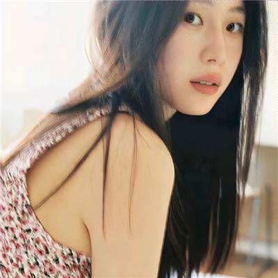 双眼凝视