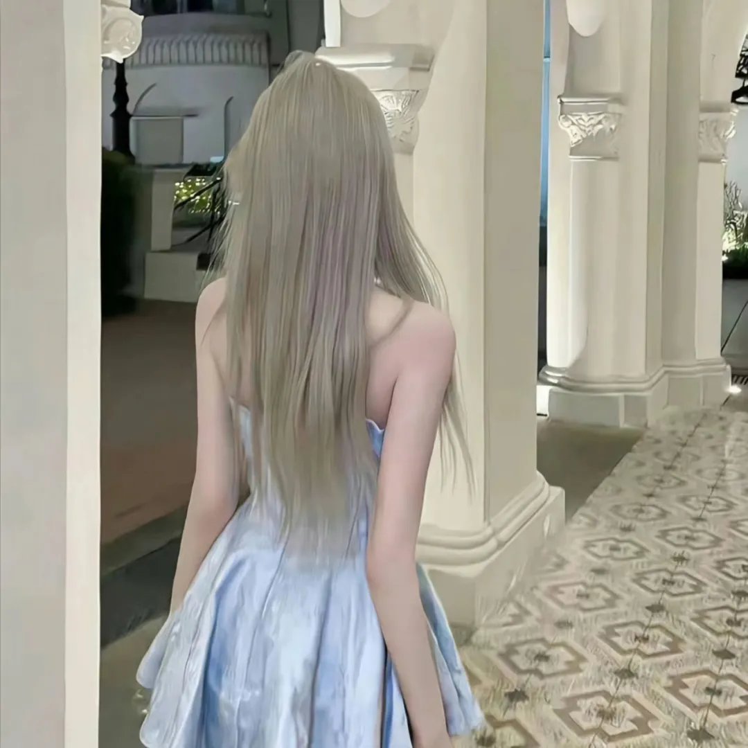 向天真的女生投降